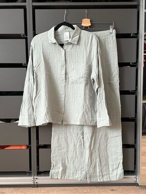H&M Sage Green Textured Button-Front Shirt and Pants Pajama Set